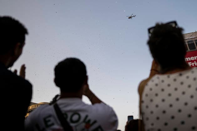 Barcelona celebrates the 50th anniversary of the end of the dictatorship with a poem bombardment over the Cathedral. A helicopter drops poems during the poem bombardment event to celebrate the 50th anniversary of the end of the dictatorship, near the Cathedral on June 20, 2026, in Barcelona, Catalonia, Spain. A helicopter will drop 100,000 poems in the form of bookmarks, which people can pick up off the ground. The event is intended as a symbolic and pacifist act to transform a space historically associated with fascist bombings during the Civil War into a place of culture and remembrance. JUNE 20, 2026 Lorena Sopê Barcelona, Catalonia Barcelona, Catalonia, Spain,detected_source_language  Copyright: xLorenaxSopÃªnax 7612351