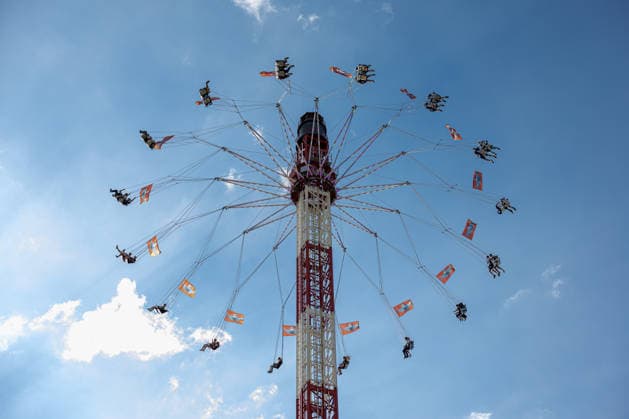 20.06.2026 Kieler Woche 2026 Eindrücke und Szenen vom Eröffnungstag Jahrmarkt an der Hörn, Fahrgeschäft Nordie Tower Kiel Innenstadt Schleswig Holstein Deutschland *** June 20, 2026 Kiel Week 2026