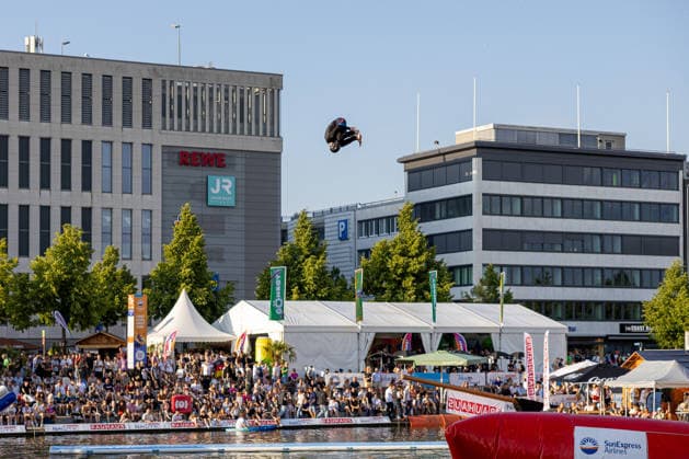 20.06.2026 Kieler Woche 2026 Eindrücke und Szenen vom Eröffnungstag Bootshafen Ocean Funpark - Jump & Fly Kiel Innenstadt Schleswig Holstein Deutschland *** June 20, 2026 Kiel Week 2026