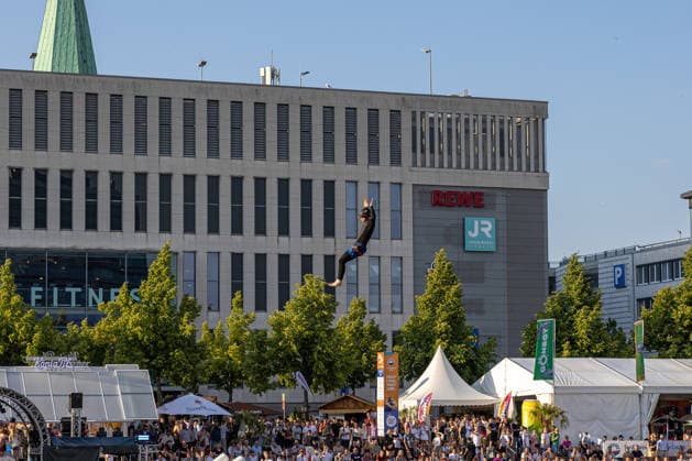20.06.2026 Kieler Woche 2026 Eindrücke und Szenen vom Eröffnungstag Bootshafen Ocean Funpark - Jump & Fly Kiel Innenstadt Schleswig Holstein Deutschland *** June 20, 2026 Kiel Week 2026