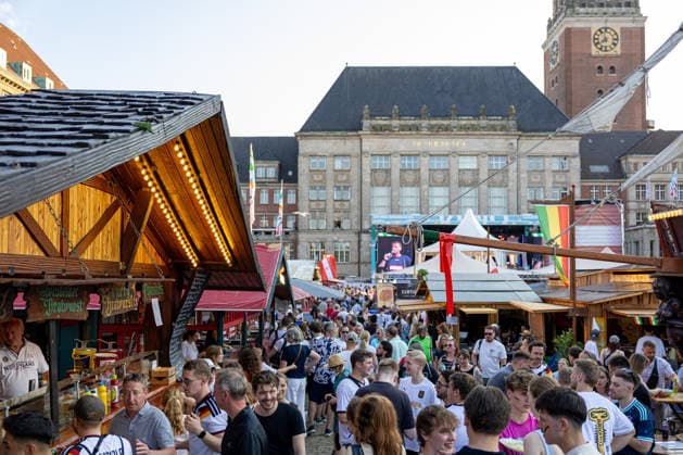 20.06.2026 Kieler Woche 2026 Eindrücke und Szenen vom Eröffnungstag Rathausplatz Internationaler Markt Kiel Innenstadt Schleswig Holstein Deutschland *** June 20, 2026 Kiel Week 2026