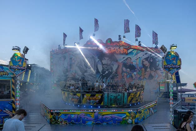 20.06.2026 Kieler Woche 2026 Eindrücke und Szenen vom Eröffnungstag Jahrmarkt an der Hörn, Fahrgeschäft Hip Hop Jumper Kiel Innenstadt Schleswig Holstein Deutschland *** June 20, 2026 Kiel Week 2026