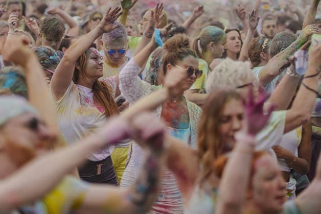 Festival-goers celebrate Holi-inspired event in Berlin BERLIN, GERMANY - JUNE 20: Visitors throw colorful powder into the air during a Holi-inspired festival in Berlin, capital of Germany, on June 20, 2026. Accompanied by music and live performances, participants celebrate the spirit of unity, joy and togetherness associated with the traditional Indian festival. Ilkin Eskipehlivan Anadolu Berlin Germany. Editorial use only. Please get in touch for any other usage.  Copyright: x2026xAnadoluxIlkinxEskipehlivanx