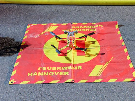 Wohnungsbrand im Bünteweg in Hannover Drohneneinsatz wird vorbereitet *** Apartment Fire on Bünteweg in Hanover Copyright: xBerndxGüntherx