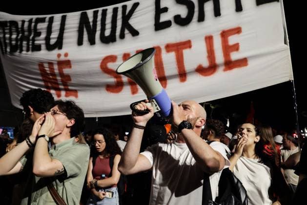 Thousands Gather in Tirana for Day 21 of Anti-Kushner Protests TIRANA, ALBANIA JUNE 20, 2026: Thousands of demonstrators gather in central Tirana during the twenty-first consecutive day of protests against a proposed luxury tourism development project linked to Jared Kushner. The rally drew one of the largest crowds since the movement began in late May, including members of the Albanian diaspora who traveled from across Europe and beyond to take part. Protesters marched through the capital carrying banners, placards, and Albanian flags while calling for the cancellation of the project and expressing concerns over its potential environmental impact on protected coastal areas. Tirana Albania Copyright: x xVlasovxSulajx xJNAxPressx