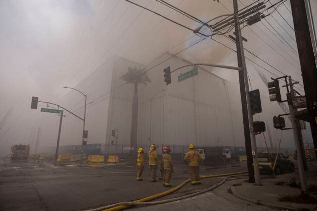 June 20, 2026, Los Angeles, California, USA: Fire crews work a warehouse fire in the Boyle Heights section of Los Angeles on Saturday , June 20, 2026. Mayor Los Angeles Mayor Karen Bass today issued a declaration of local emergency to mobilize additional resources for the city in the days ahead to address a large fire at a cold storage facility in Boyle Heights. Los Angeles USA - ZUMAc68_ 20260620_zaf_c68_002 Copyright: xRingoxChiux