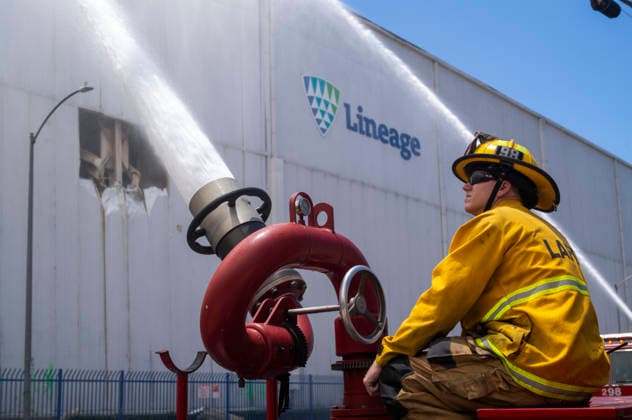 June 20, 2026, Los Angeles, California, USA: Fire crews work a warehouse fire in the Boyle Heights section of Los Angeles on Saturday , June 20, 2026. Mayor Los Angeles Mayor Karen Bass today issued a declaration of local emergency to mobilize additional resources for the city in the days ahead to address a large fire at a cold storage facility in Boyle Heights. Los Angeles USA - ZUMAc68_ 20260620_zaf_c68_015 Copyright: xRingoxChiux
