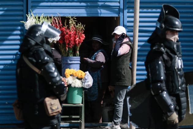 Bolivian president declares state of emergency amid blockade crisis EL ALTO, BOLIVIA - JUNE 20: A police convoy clears one of the main highways after Bolivian President Rodrigo Paz declared a state of emergency following 50 days of blockades, in El Alto, Bolivia, on June 20, 2026. Jorge Mateo Romay Salinas Anadolu La Paz Bolivia. Editorial use only. Please get in touch for any other usage.  Copyright: x2026xAnadoluxJorgexMateoxRomayxSalinasx