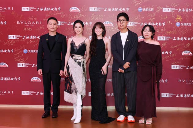 SHANGHAI, CHINA - JUNE 20: Director Liu Xiaoyang, screenwriter Zhang Xiaoying, actress Vicky Chen (aka Wen Qi), actress Ni Hongjie and actor Yu Entai arrive at the red carpet of the closing ceremony for the 28th Shanghai International Film Festival on June 20, 2026 in Shanghai, China.  Copyright: xVCGx 111649393087