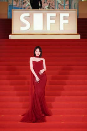 SHANGHAI, CHINA - JUNE 20: Actress Jiang Mengjie arrives at the red carpet of the closing ceremony for the 28th Shanghai International Film Festival on June 20, 2026 in Shanghai, China.  Copyright: xVCGx 111649391092