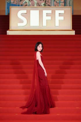 SHANGHAI, CHINA - JUNE 20: Actress Jiang Mengjie arrives at the red carpet of the closing ceremony for the 28th Shanghai International Film Festival on June 20, 2026 in Shanghai, China.  Copyright: xVCGx 111649391094