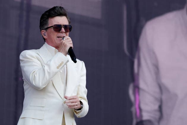 Rick Astley performs at the Isle of Wight festival in Newport, UK - 20 Jun 2026 English singer, songwriter, radio DJ and podcaster, Richard Paul Astley, known professionally as Rick Astley, performing live on stage at the Isle of Wight festival. His debut single Never Gonna Give You Up was a No. 1 hit in more than 25 countries, winning the 1988 Brit Award for Best British Single Newport United Kingdom Copyright: xDawnxFletcher-Parkx xSOPAxImagesx DSCF5209