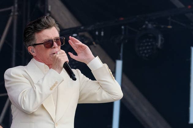 Rick Astley performs at the Isle of Wight festival in Newport, UK - 20 Jun 2026 English singer, songwriter, radio DJ and podcaster, Richard Paul Astley, known professionally as Rick Astley, performing live on stage at the Isle of Wight festival. His debut single Never Gonna Give You Up was a No. 1 hit in more than 25 countries, winning the 1988 Brit Award for Best British Single Newport United Kingdom Copyright: xDawnxFletcher-Parkx xSOPAxImagesx DSCF5215