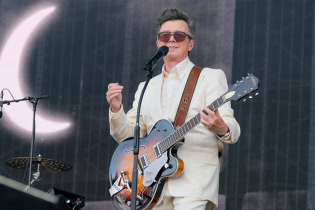 Rick Astley performs at the Isle of Wight festival in Newport, UK - 20 Jun 2026 English singer, songwriter, radio DJ and podcaster, Richard Paul Astley, known professionally as Rick Astley, performing live on stage at the Isle of Wight festival. His debut single Never Gonna Give You Up was a No. 1 hit in more than 25 countries, winning the 1988 Brit Award for Best British Single Newport United Kingdom Copyright: xDawnxFletcher-Parkx xSOPAxImagesx DSCF5254