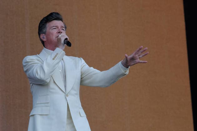 Rick Astley performs at the Isle of Wight festival in Newport, UK - 20 Jun 2026 English singer, songwriter, radio DJ and podcaster, Richard Paul Astley, known professionally as Rick Astley, performing live on stage at the Isle of Wight festival. His debut single Never Gonna Give You Up was a No. 1 hit in more than 25 countries, winning the 1988 Brit Award for Best British Single Newport United Kingdom Copyright: xDawnxFletcher-Parkx xSOPAxImagesx DSCF5290