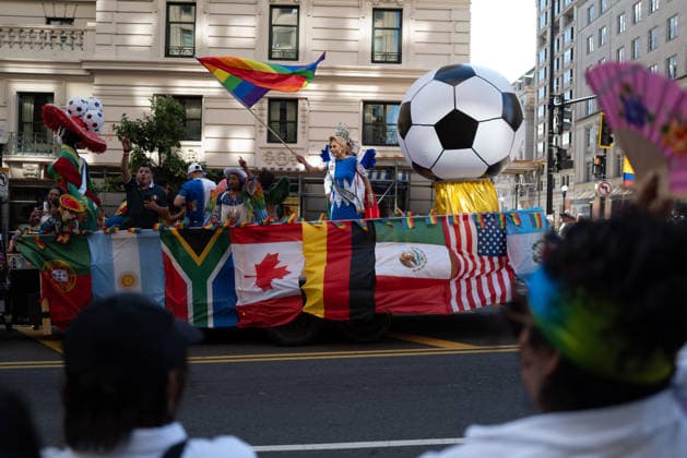 June 20, 2026, Washington, District Of Columbia, USA: People watch a parade float pass during the 2026 Capital Pride Parade in Washington, D.C. on June 20, 2026. Washington USA - ZUMAd227 20260620_znp_d227_002 Copyright: xBryanxDozierx