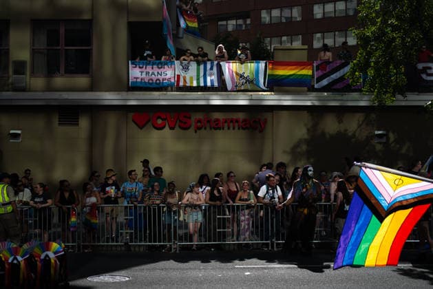 June 20, 2026, Washington, District Of Columbia, USA: People gather to view the 2026 Capital Pride Parade in Washington, D.C. on June 20, 2026. Washington USA - ZUMAd227 20260620_znp_d227_009 Copyright: xBryanxDozierx