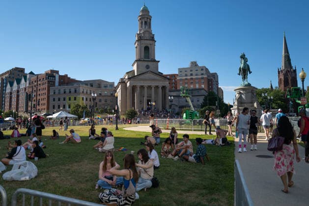 June 20, 2026, Washington, District Of Columbia, USA: People rest in Thomas Circle during the 2026 Capital Pride Parade in Washington, D.C. on June 20, 2026. Washington USA - ZUMAd227 20260620_znp_d227_016 Copyright: xBryanxDozierx