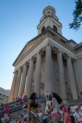 June 20, 2026, Washington, District Of Columbia, USA: People rest outside of the National City Christian Church during the 2026 Capital Pride Parade in Washington, D.C. on June 20, 2026. Washington USA - ZUMAd227 20260620_znp_d227_018 Copyright: xBryanxDozierx
