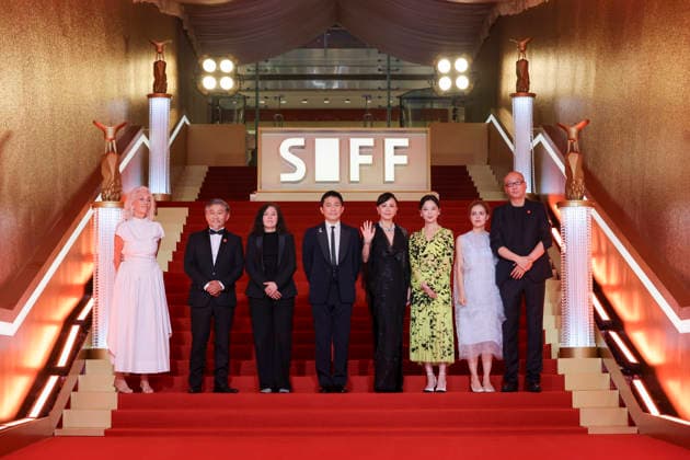 SHANGHAI, CHINA - JUNE 20: Jury members actor Tony Leung Chiu-wai and his wife Carina Lau Kar-ling, producer Dora Bouchoucha Fourati, director Guan Hu, director Aktan Abdykalykov, director-screenwriter Dea Kulumbegashvili, screenwriter Fernanda Valadez and actress Xin Zhilei arrive at the red carpet of the closing ceremony for the 28th Shanghai International Film Festival on June 20, 2026 in Shanghai, China.  Copyright: xVCGx 111649394401