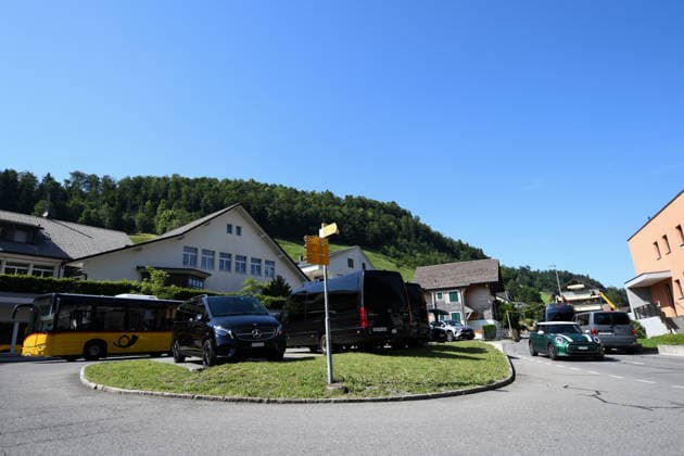 (260621) -- BURGENSTOCK, June 21, 2026 -- Vehicles wait at the entrance to the road leading to a hotel complex in Burgenstock near Lucerne, Switzerland, June 20, 2026. Switzerland on Saturday said that it continues to provide a discreet and reliable setting to facilitate talks at the central Swiss resort of Burgenstock on the implementation of the Memorandum of Understanding between the United States and Iran. ) SWITZERLAND-BURGENSTOCK-U.S.-IRAN TALKS-RELIABLE SETTING LianxYi 