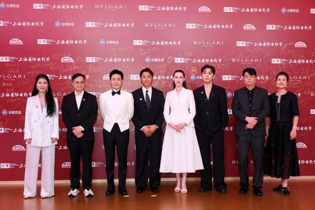 SHANGHAI, CHINA - JUNE 20: Actor Zhang Songwen and actress Isabella Leong arrive at the red carpet of the closing ceremony for the 28th Shanghai International Film Festival on June 20, 2026 in Shanghai, China.  Copyright: xVCGx 111649394558
