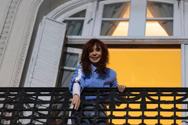 Argentina: March for Cristina Kirchner™s freedom A rally was held in Lezama Park calling for the release of former President Cristina Kirchner. The only speaker at the rally was her son, Maximo Kirchner. After the rally, the demonstrators marched to Cristina™s home, where she came out onto the balcony to greet them, in Buenos Aires, Argentina, on 20 June 2026. The former president is serving a six-year prison sentence in connection with the Vialidad case; she is serving her sentence under house arrest and is fitted with an electronic ankle tag. Buenos Aires Argentina Copyright: xImagoxImages EstebanxOsoriox _52A3835