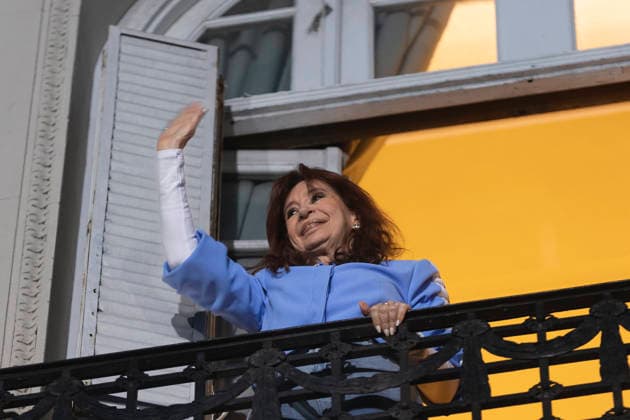 Argentina: March for Cristina Kirchner™s freedom A rally was held in Lezama Park calling for the release of former President Cristina Kirchner. The only speaker at the rally was her son, Maximo Kirchner. After the rally, the demonstrators marched to Cristina™s home, where she came out onto the balcony to greet them, in Buenos Aires, Argentina, on 20 June 2026. The former president is serving a six-year prison sentence in connection with the Vialidad case; she is serving her sentence under house arrest and is fitted with an electronic ankle tag. Buenos Aires Argentina Copyright: xImagoxImages EstebanxOsoriox _52A3909
