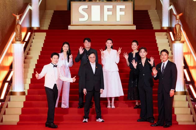 SHANGHAI, CHINA - JUNE 20: Actor Zhang Songwen and actress Isabella Leong arrive at the red carpet of the closing ceremony for the 28th Shanghai International Film Festival on June 20, 2026 in Shanghai, China.  Copyright: xVCGx 111649394336
