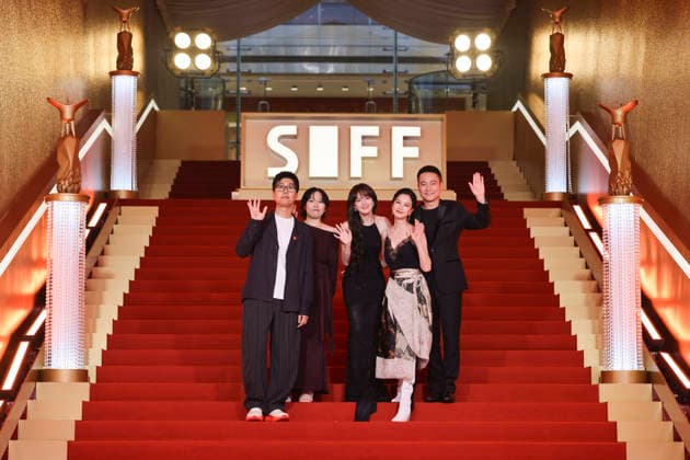 SHANGHAI, CHINA - JUNE 20: Director Liu Xiaoyang, screenwriter Zhang Xiaoying, actress Vicky Chen (aka Wen Qi), actress Ni Hongjie and actor Yu Entai arrive at the red carpet of the closing ceremony for the 28th Shanghai International Film Festival on June 20, 2026 in Shanghai, China.  Copyright: xVCGx 111649394358