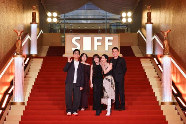SHANGHAI, CHINA - JUNE 20: Director Liu Xiaoyang, screenwriter Zhang Xiaoying, actress Vicky Chen (aka Wen Qi), actress Ni Hongjie and actor Yu Entai arrive at the red carpet of the closing ceremony for the 28th Shanghai International Film Festival on June 20, 2026 in Shanghai, China.  Copyright: xVCGx 111649394359
