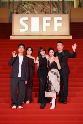 SHANGHAI, CHINA - JUNE 20: Director Liu Xiaoyang, screenwriter Zhang Xiaoying, actress Vicky Chen (aka Wen Qi), actress Ni Hongjie and actor Yu Entai arrive at the red carpet of the closing ceremony for the 28th Shanghai International Film Festival on June 20, 2026 in Shanghai, China.  Copyright: xVCGx 111649394323