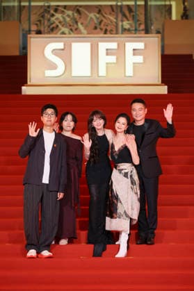 SHANGHAI, CHINA - JUNE 20: Director Liu Xiaoyang, screenwriter Zhang Xiaoying, actress Vicky Chen (aka Wen Qi), actress Ni Hongjie and actor Yu Entai arrive at the red carpet of the closing ceremony for the 28th Shanghai International Film Festival on June 20, 2026 in Shanghai, China.  Copyright: xVCGx 111649394324