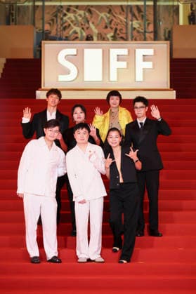 SHANGHAI, CHINA - JUNE 20: Actor Yin Fang and actress Li Xueqin arrive at the red carpet of the closing ceremony for the 28th Shanghai International Film Festival on June 20, 2026 in Shanghai, China.  Copyright: xVCGx 111649394331