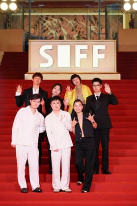 SHANGHAI, CHINA - JUNE 20: Actor Yin Fang and actress Li Xueqin arrive at the red carpet of the closing ceremony for the 28th Shanghai International Film Festival on June 20, 2026 in Shanghai, China.  Copyright: xVCGx 111649394332