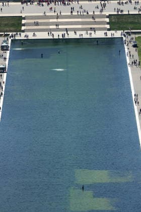 WASHINGTON, D.C. - JUNE 20: Workers clean the Lincoln Memorial Reflecting Pool as algae has bloomed in the pool after the $14 Million Dollar renovation on June 20, 2026 in Washington D.C. Copyright: xmpi34x