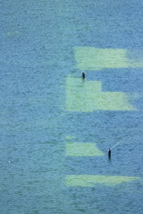 WASHINGTON, D.C. - JUNE 20: Workers clean the Lincoln Memorial Reflecting Pool as algae has bloomed in the pool after the $14 Million Dollar renovation on June 20, 2026 in Washington D.C. Copyright: xmpi34x