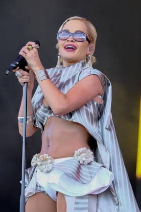 Rita Ora performs at the Isle of Wight festival in Newport, UK - 20 Jun 2026 Yugoslavian born singer songwriter and actor Rita Sahatçiu Ora, known professionally as Rita Ora, performing live on stage at the isle of Wight festival. Newport United Kingdom Copyright: xDawnxFletcher-Parkx xSOPAxImagesx DSCF5495