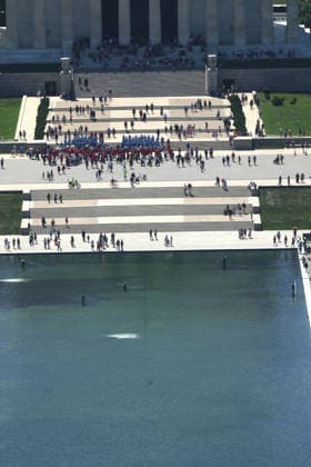 WASHINGTON, D.C. - JUNE 20: Workers clean the Lincoln Memorial Reflecting Pool as algae has bloomed in the pool after the $14 Million Dollar renovation on June 20, 2026 in Washington D.C. Copyright: xmpi34x