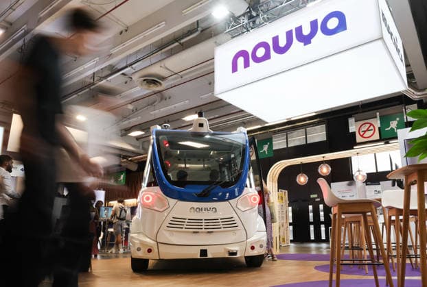 (260621) -- PARIS, June 21, 2026 -- People visit VivaTech technology startups and innovation fair in Paris, France, June 20, 2026. The fair concluded in Paris on Saturday. ) FRANCE-PARIS-VIVATECH-FAIR WuxHuiwo 