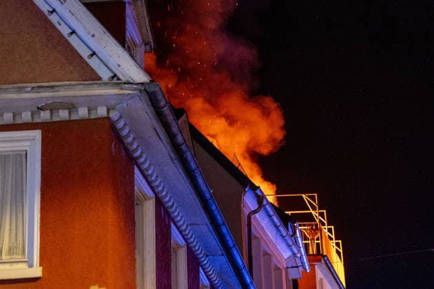 Blaulicht: Dachstuhlbrand in der Kanzleistrasse Reutlingen am 21.06.2026, Blaulicht: Dachstuhlbrand in der Kanzleistrasse Reutlingen am 21.06.2026, *** Emergency Copyright: xEibner-Pressefoto DimitrixDrofitx EP_ddh