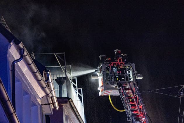 Blaulicht: Dachstuhlbrand in der Kanzleistrasse Reutlingen am 21.06.2026, Blaulicht: Dachstuhlbrand in der Kanzleistrasse Reutlingen am 21.06.2026, *** Emergency Copyright: xEibner-Pressefoto DimitrixDrofitx EP_ddh