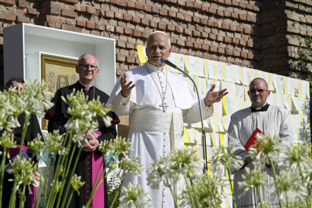 Pope Leo XIV Visits Cathedral In Pavia - Italy Pope Leo XIV meets with civic and religious authorities and the faithful gathered in the central Piazza Duomo during his one day pastoral visit to Pavia, northern Italy, on June 20, 2026 in Pavia, Italy. Photo by (EV) Simone Risoluti Vatican Media ABACAPRESS.COM Pavia Italy  Copyright: xABACAx