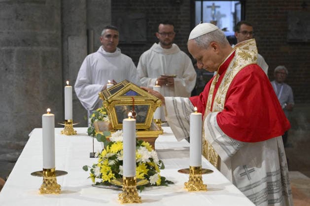 Pope Leo XIV Visits Cathedral In Pavia - Italy Pope Leo XIV presides over a celebration at the Basilica of Saint Peter in the Golden Sky, the 8th-century church where St Augustine is buried, during his one day pastoral visit to Pavia, northern Italy, on June 20, 2026 in Pavia, Italy.. Photo by (EV) Simone Risoluti Vatican Media ABACAPRESS.COM Pavia Italy  Copyright: xABACAx