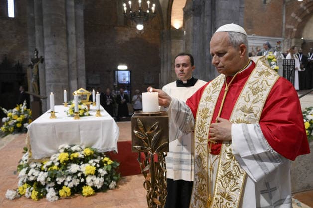 Pope Leo XIV Visits Cathedral In Pavia - Italy Pope Leo XIV presides over a celebration at the Basilica of Saint Peter in the Golden Sky, the 8th-century church where St Augustine is buried, during his one day pastoral visit to Pavia, northern Italy, on June 20, 2026 in Pavia, Italy.. Photo by (EV) Simone Risoluti Vatican Media ABACAPRESS.COM Pavia Italy  Copyright: xABACAx