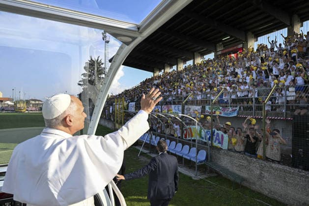 Pope Leo XIV Visits Cathedral In Pavia - Italy Pope Leo XIV greets faithful as he leaves Sant Angelo Lodigiano at the end of a celebration at the parish of Santi Antonio Abate e Francesca Cabrini on June 20, 2026 in Sant Angelo Lodigiano, Italy. The Pope s visit to Sant Angelo Lodigiano, a small Lombard town south of Milan, formed part of his pastoral journey to nearby Pavia. It was here, in 1850, that Francesca Cabrini was born before embarking on a life of mission that would take her across the Atlantic and eventually to Chicago, where she died in 1917. Canonised in 1946, she became the first saint of the United States and was later named Patroness of Migrants. Photo by (EV) Mario Tomassetti Vatican Media ABACAPRESS.COM Pavia Italy  Copyright: xABACAx