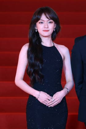 SHANGHAI, CHINA - JUNE 20: Actress Vicky Chen (aka Wen Qi) arrives at the red carpet of the closing ceremony for the 28th Shanghai International Film Festival on June 20, 2026 in Shanghai, China.  Copyright: xVCGx 111649518219