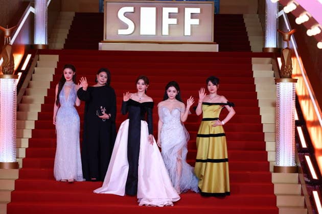 SHANGHAI, CHINA - JUNE 20: Actress Huang Yi (C) arrives at the red carpet of the closing ceremony for the 28th Shanghai International Film Festival on June 20, 2026 in Shanghai, China.  Copyright: xVCGx 111649518206