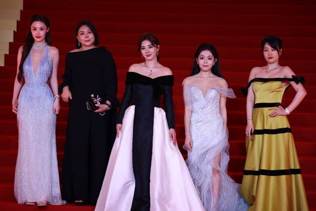 SHANGHAI, CHINA - JUNE 20: Actress Huang Yi (C) arrives at the red carpet of the closing ceremony for the 28th Shanghai International Film Festival on June 20, 2026 in Shanghai, China.  Copyright: xVCGx 111649518207