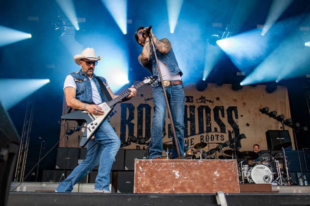 The Boss Hoss Back to the Boots LIVE Summer 2026, Kluturfabrik Cortendorf Concert, Live Music The Boss Hoss Back to the Boots LIVE Summer 2026 20 Jun 2026 Kluturfabrik Cortendorf, Coburg, Germany Image: Alec Boss Burns Völkel jumps on a box while performing in the Kluturfabrik Cortendorf during Back to the Boots Tour. Copyright: xPresseFotoxEvansx